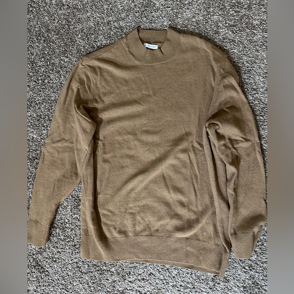 Brand new Zara men’s crewneck sweater, size small